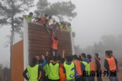 “求生墙”淡出素教拓展训练